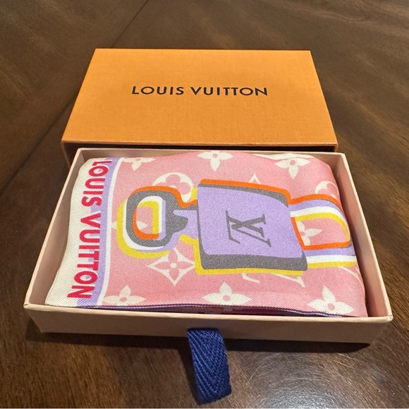 LOUIS VUITTON SCARF MONOGRAM SILK BLACK LOGO BEANIE M77675 NEW - Picture 12 of 13